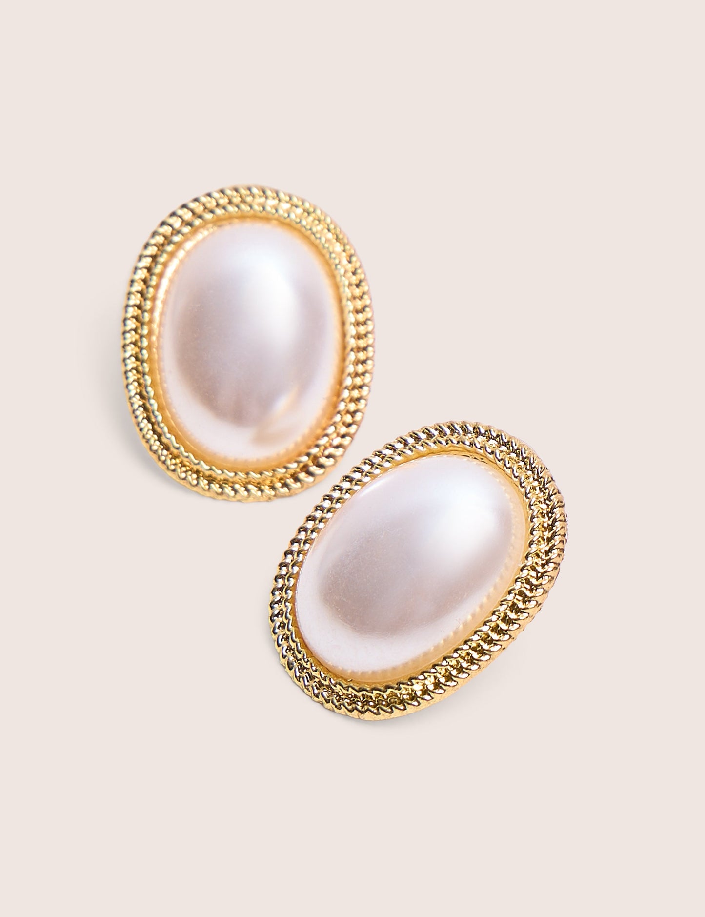 Vintage Style Stud Earrings Pearl & Gold